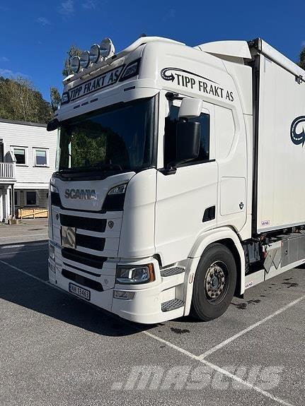 Scania R660 Camiones caja cerrada