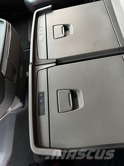 Scania S650B6X2NB Camiones caja cerrada