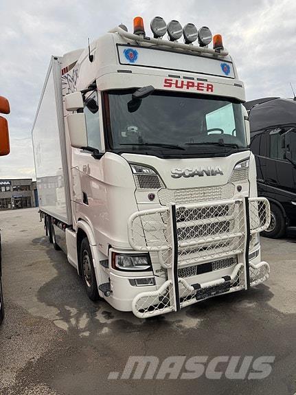 Scania S650B6X2NB Camiones caja cerrada