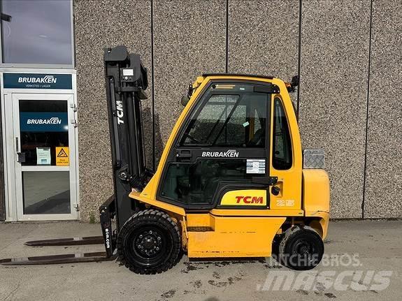 TCM FD25 Carretillas diesel