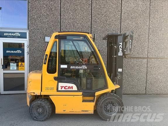 TCM FD25 Carretillas diesel