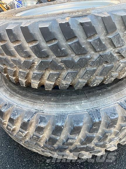  TRI Nokian Neumáticos, ruedas y llantas