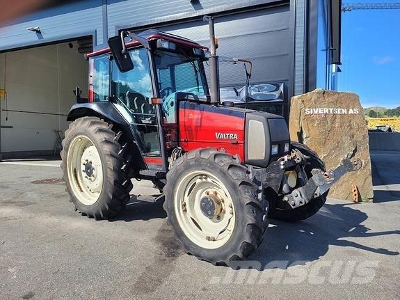 Valtra A75 - 4 Tractores
