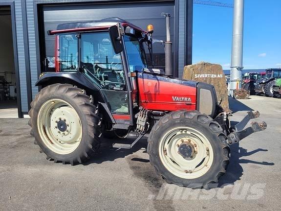 Valtra A75 - 4 Tractores