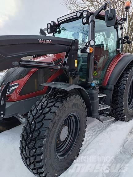 Valtra G135 Aktive Tractores