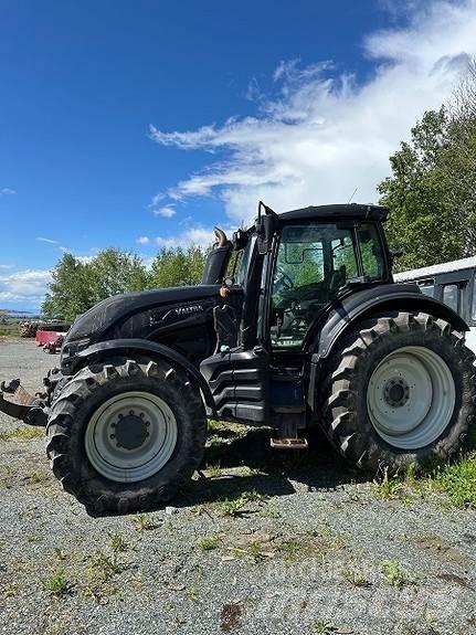 Valtra T 214 Tractores