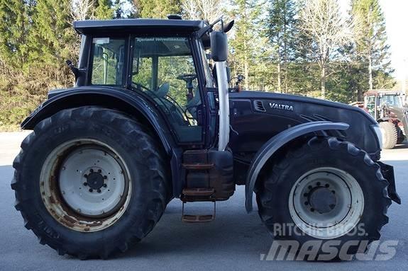 Valtra T213 Versu Tractores