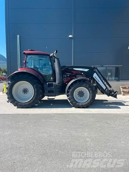 Valtra T214 Tractores