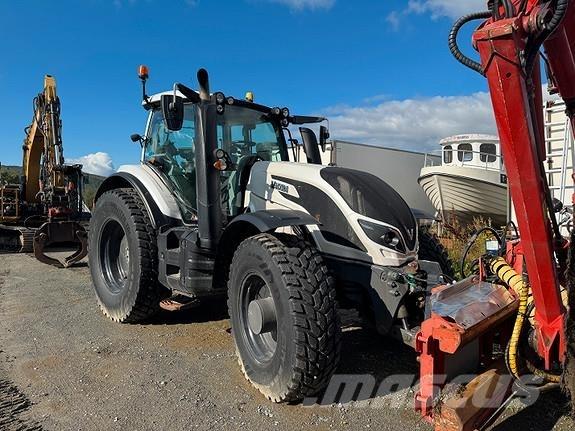 Valtra T214 Versu Tractores