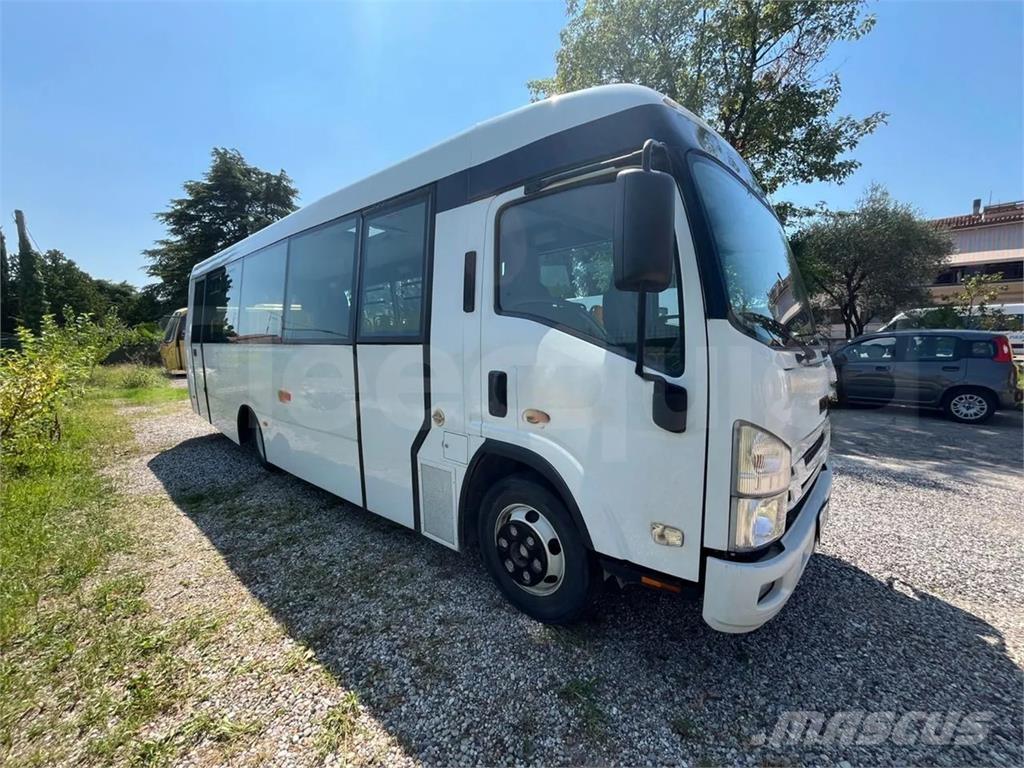 Isuzu P65 Autobuses turísticos