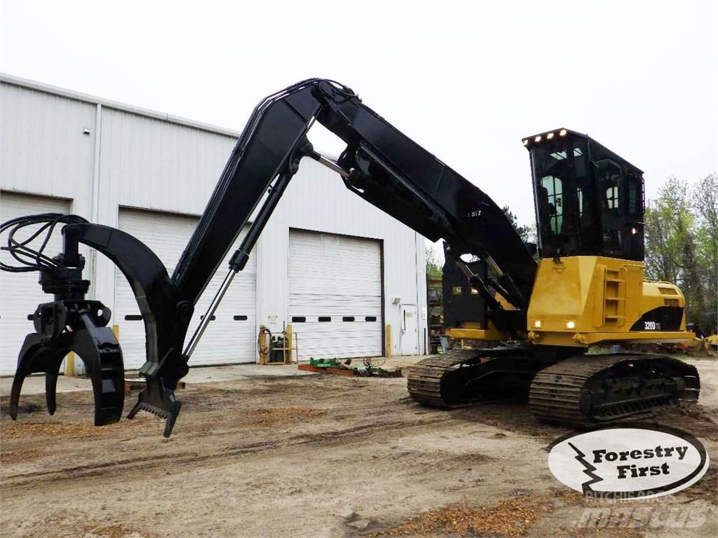 CAT 320D FM Cargadora forestal