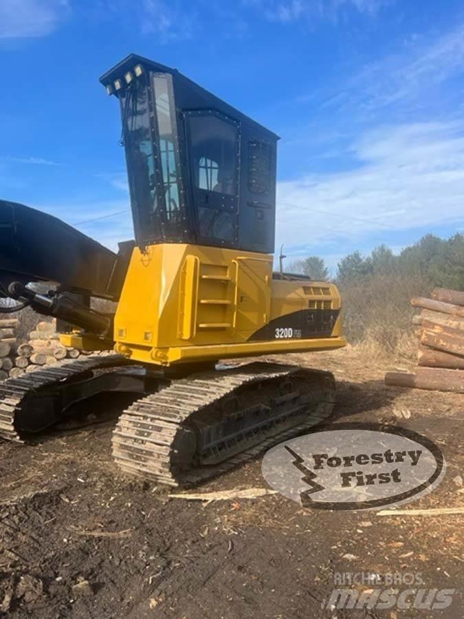 CAT 320D FM Cargadora forestal