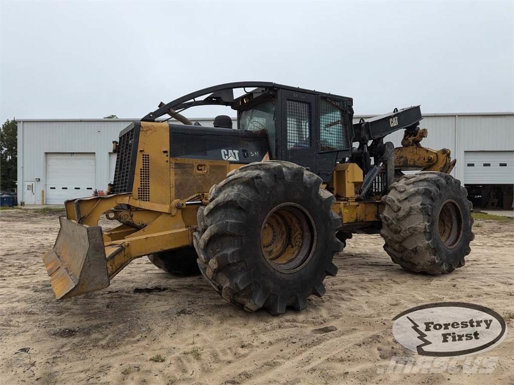CAT 535C Arrastrador de troncos