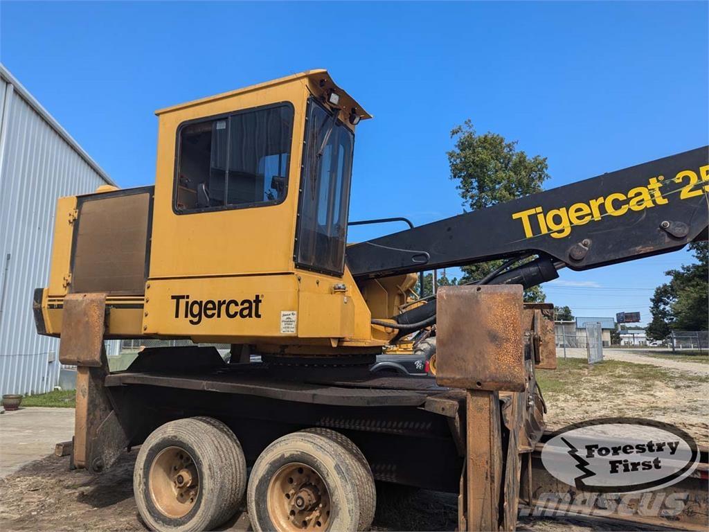 Tigercat 250D Cargadora forestal