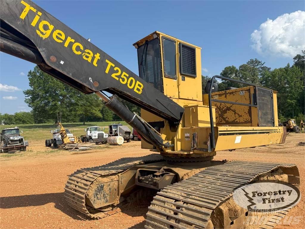 Tigercat T250B Cargadora forestal