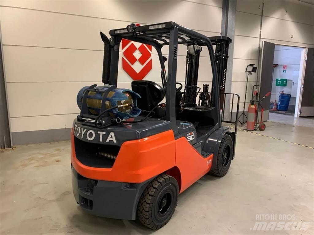 Toyota 02-8FGF30 Carretillas LPG