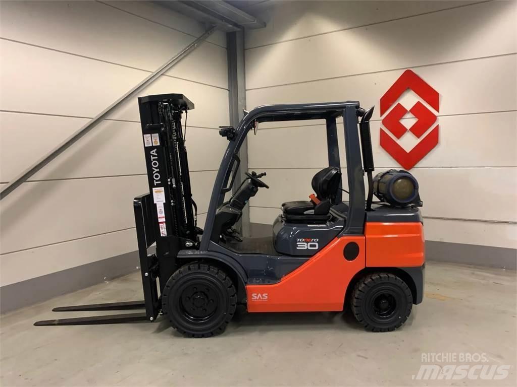 Toyota 02-8FGF30 Carretillas LPG