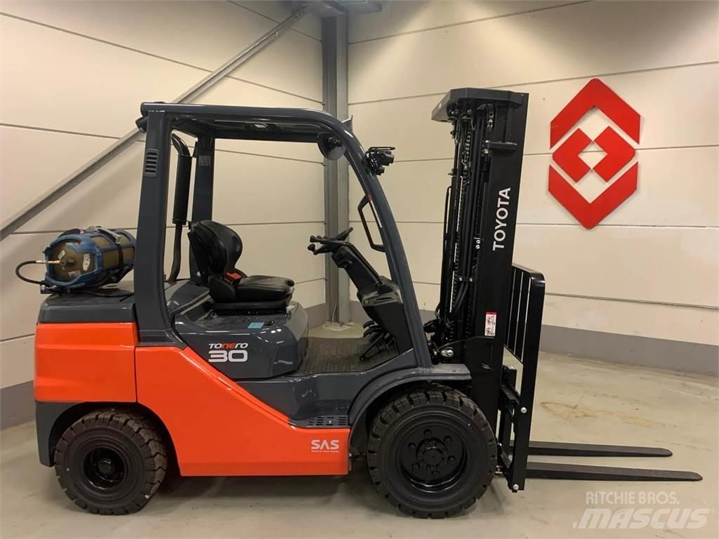 Toyota 02-8FGF30 Carretillas LPG