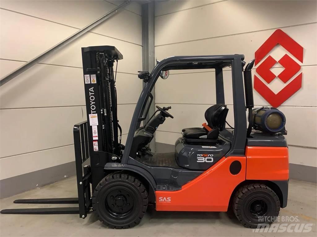 Toyota 02-8FGF30 Carretillas LPG