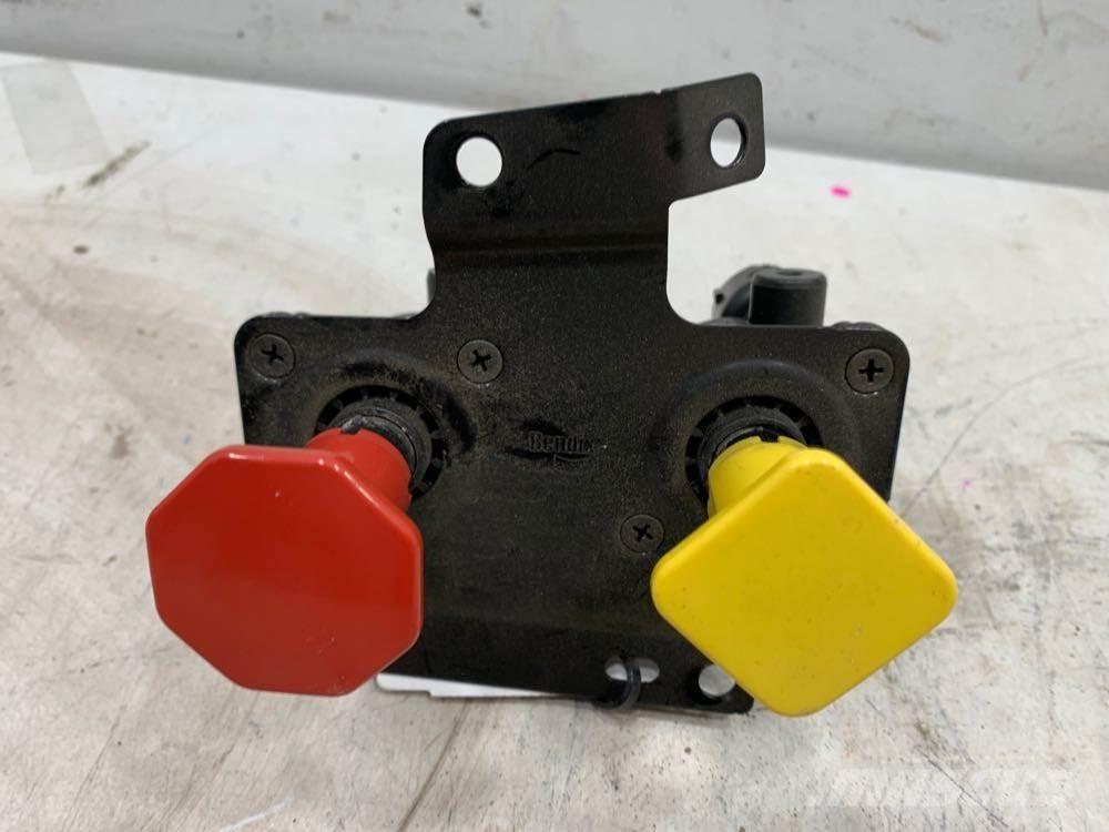 Volvo VNL Transporte - Otros