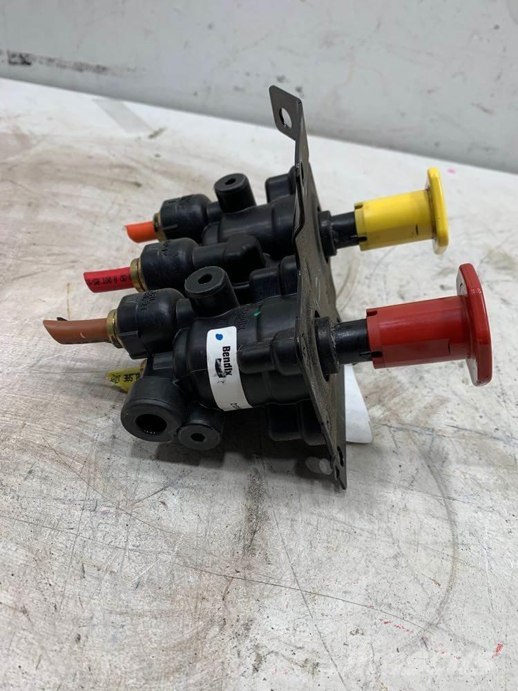 Volvo VNL Transporte - Otros