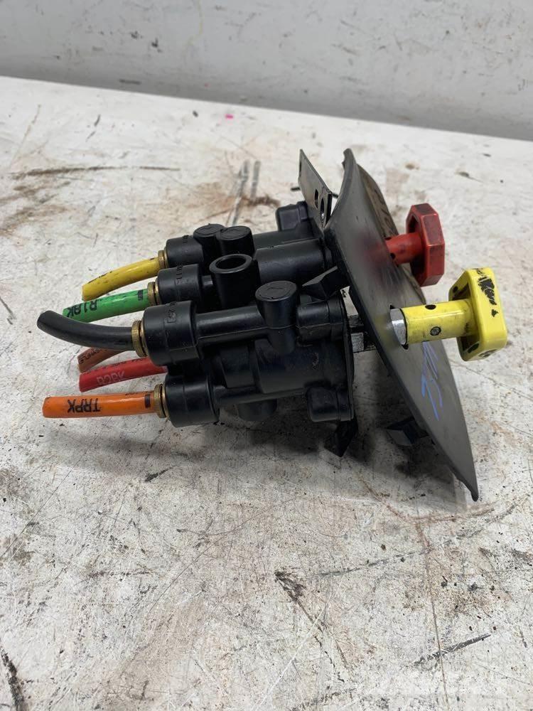 Volvo VNL Transporte - Otros