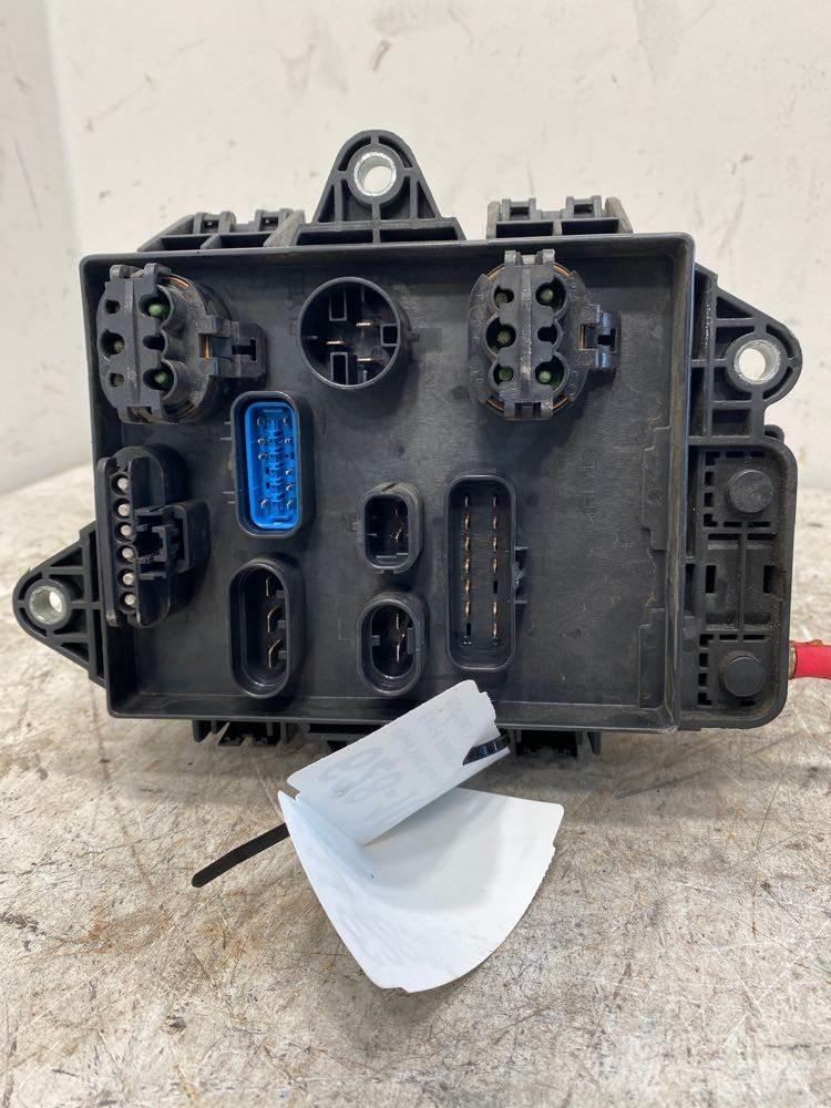Volvo VNR Electrónicos