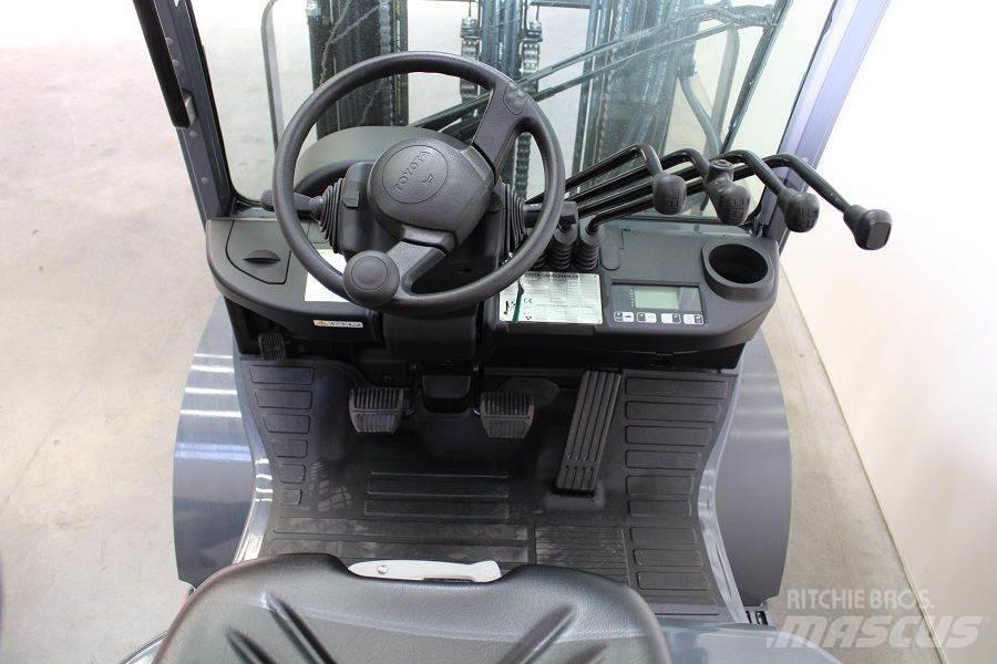 Toyota 02-8FGF25 Carretillas LPG