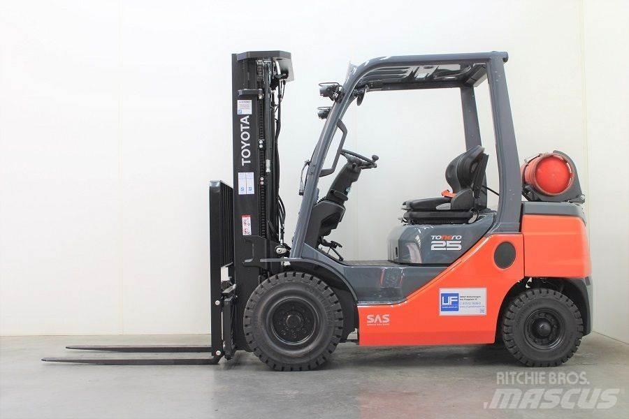 Toyota 02-8FGF25 Carretillas LPG