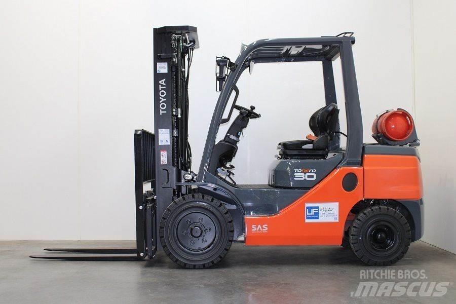 Toyota 02-8FGF30 Carretillas LPG