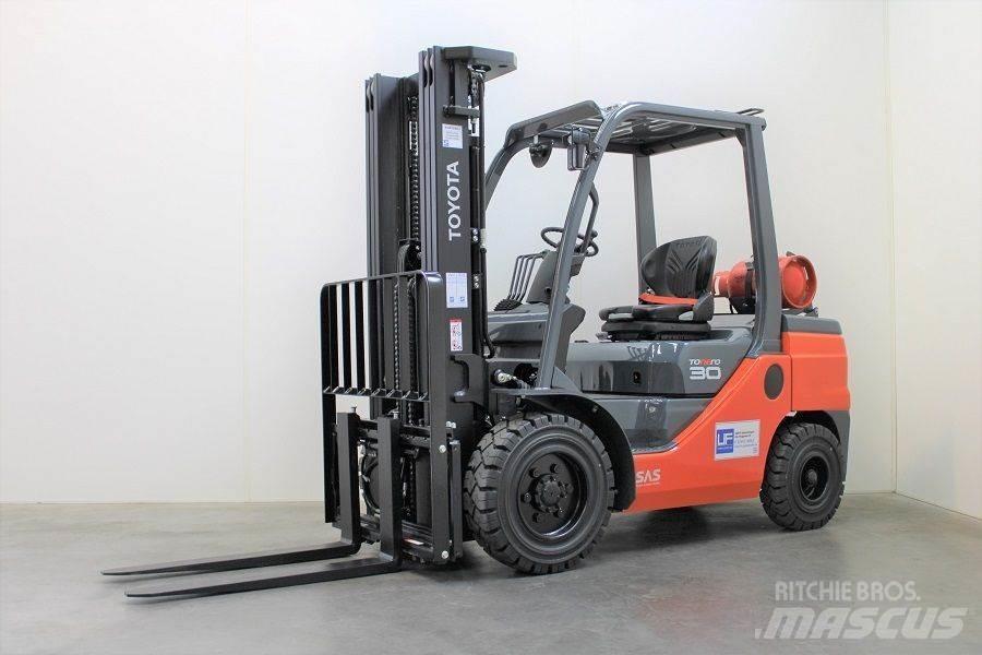 Toyota 02-8FGF30 Carretillas LPG