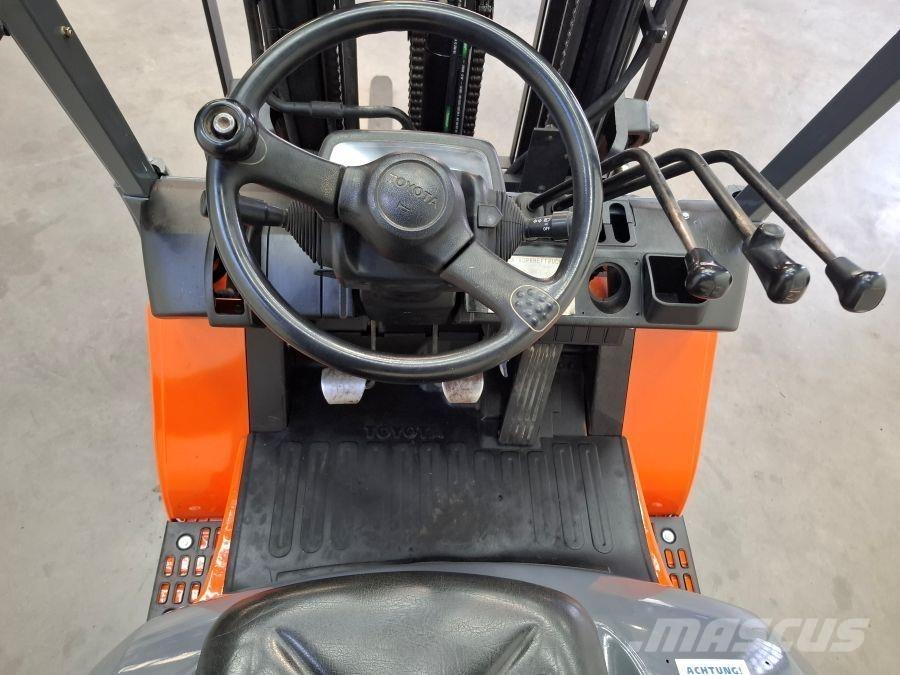 Toyota 62-7FDF25 Carretillas diesel