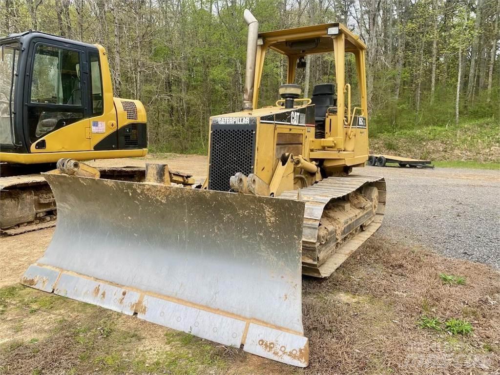CAT D5C XL Buldozer sobre oruga