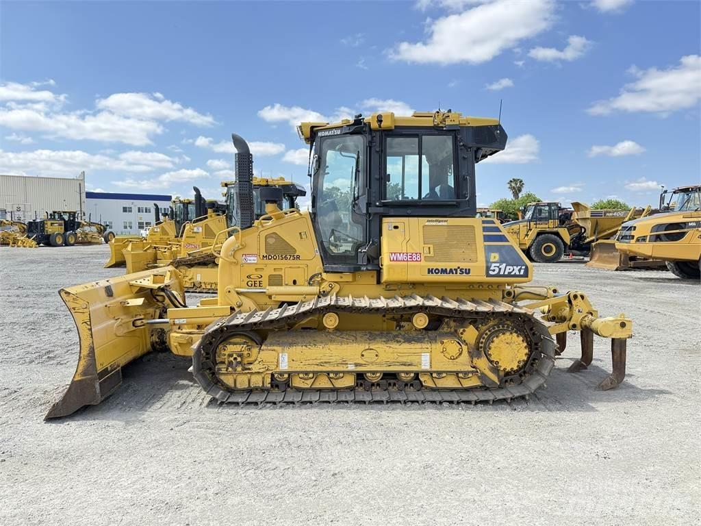 Komatsu D51PXi-24 Buldozer sobre oruga
