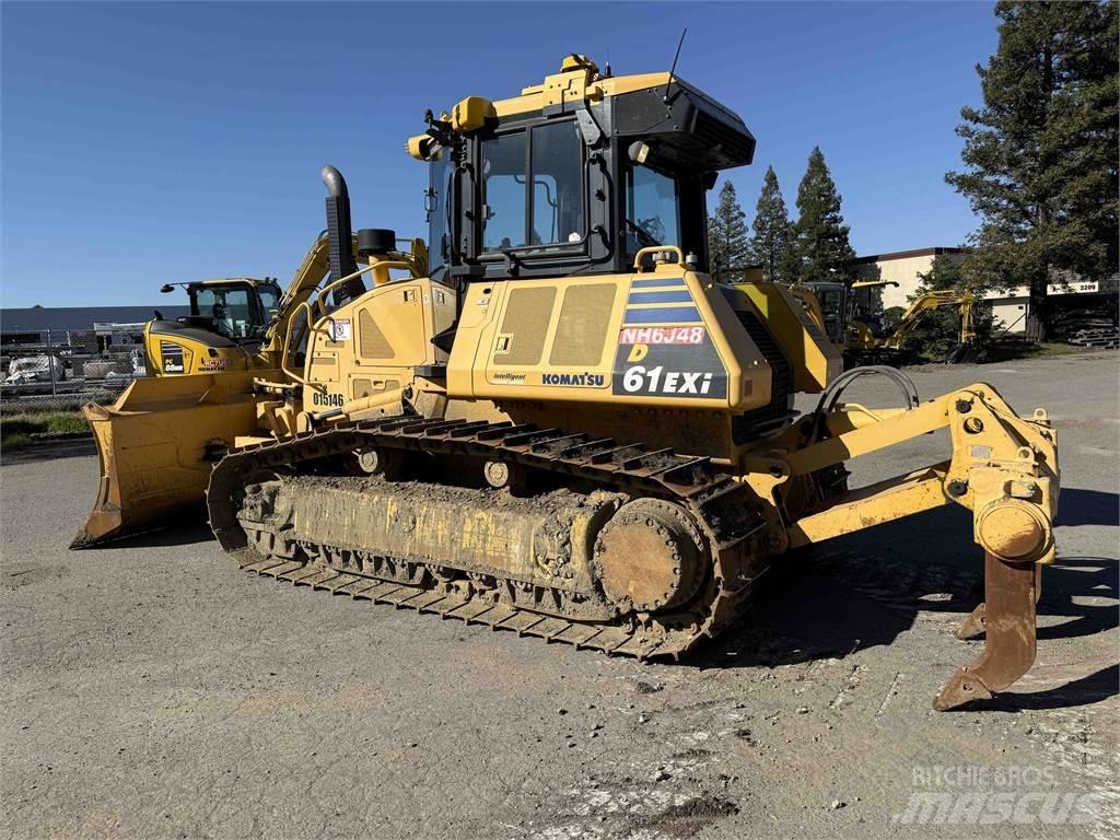 Komatsu D61EXi-24 Buldozer sobre oruga