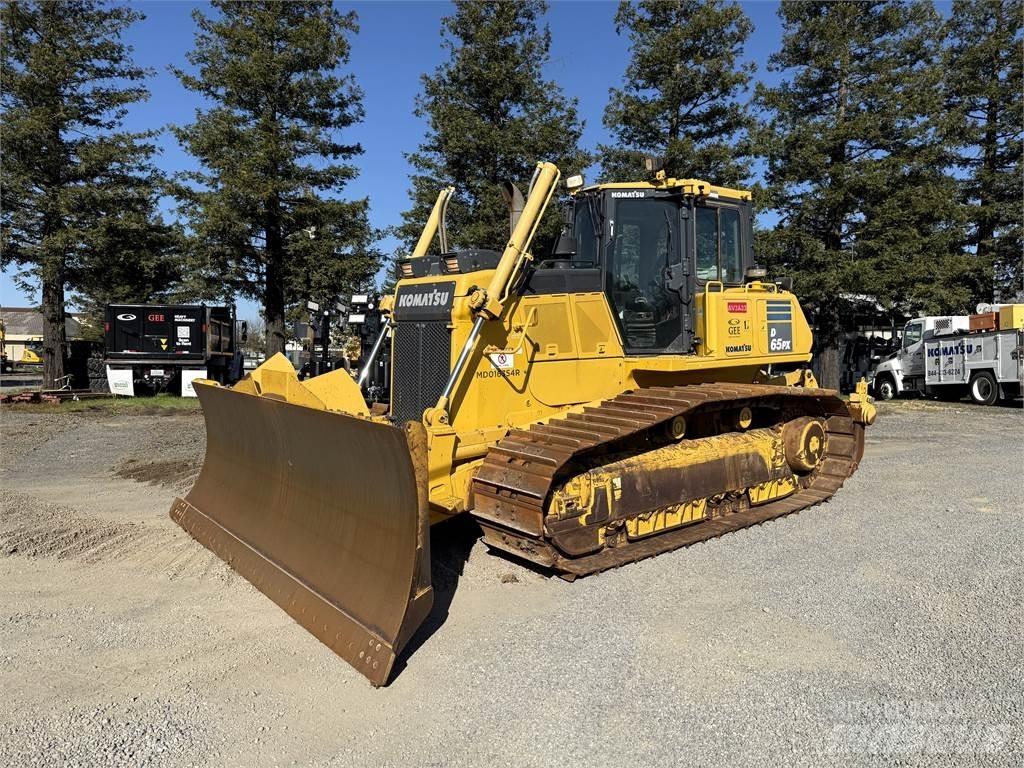 Komatsu D65PX-18 Buldozer sobre oruga