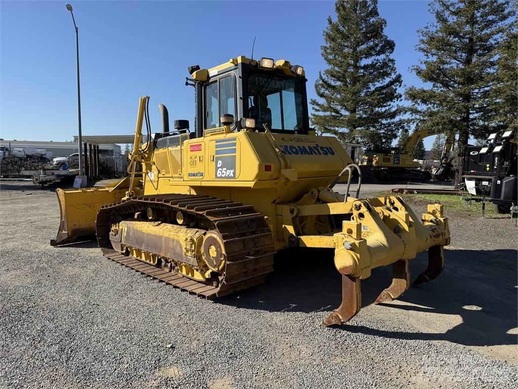 Komatsu D65PX-18 Buldozer sobre oruga