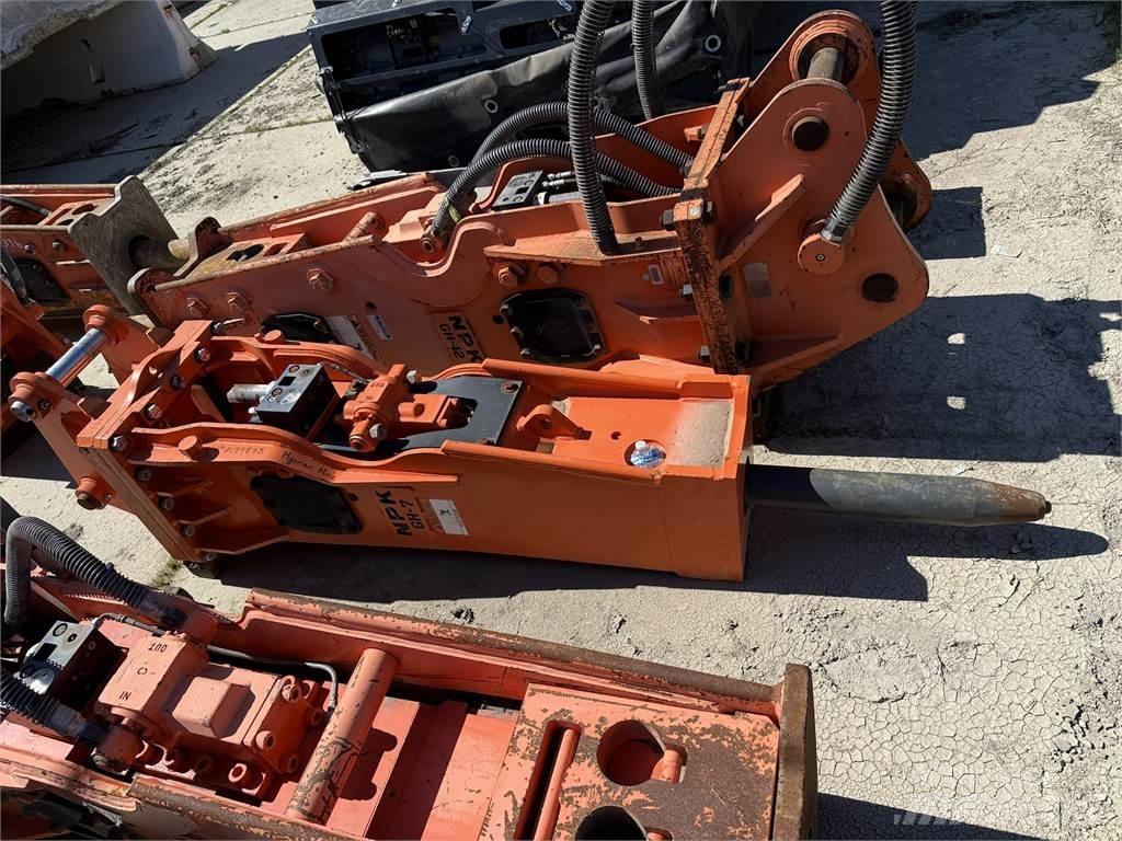 NPK GH-7 HAMMER Martillos hidráulicos