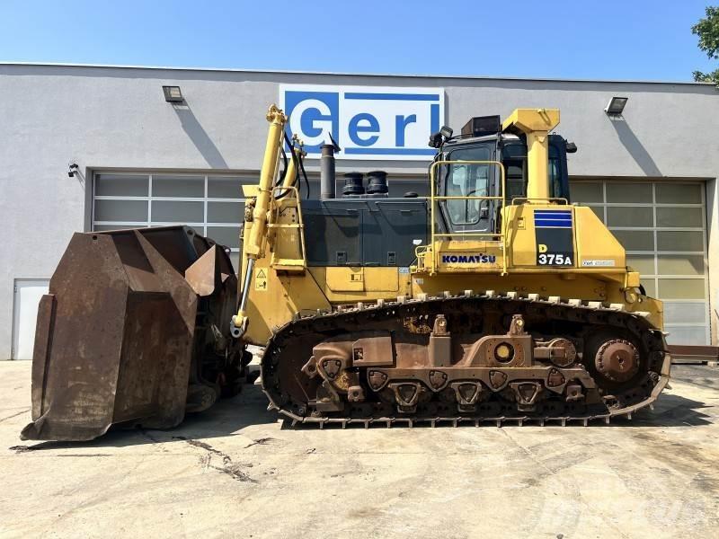 Komatsu D 375 A-5EO Buldozer sobre oruga