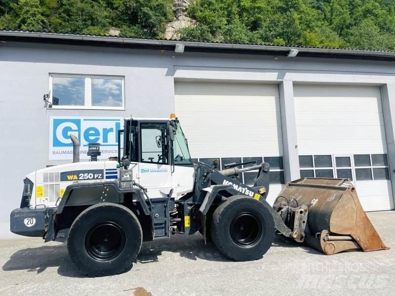 Komatsu WA250PZ-6 Cargadoras sobre ruedas