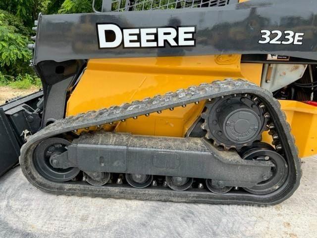 John Deere 323E Minicargadoras