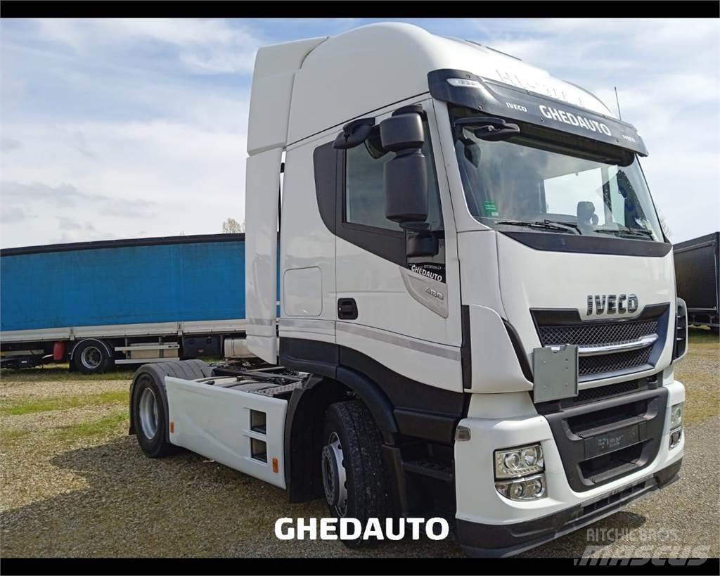 Iveco AS440S48T/P Camiones caja cerrada