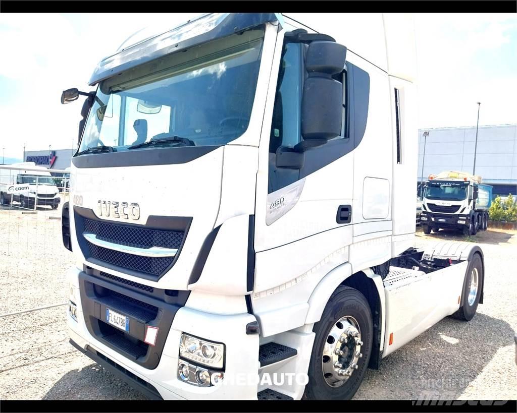 Iveco AS440S48T/P Camiones caja cerrada