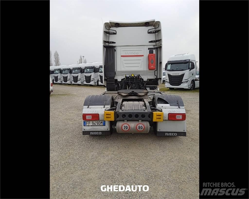 Iveco AS440ST/P Camiones caja cerrada