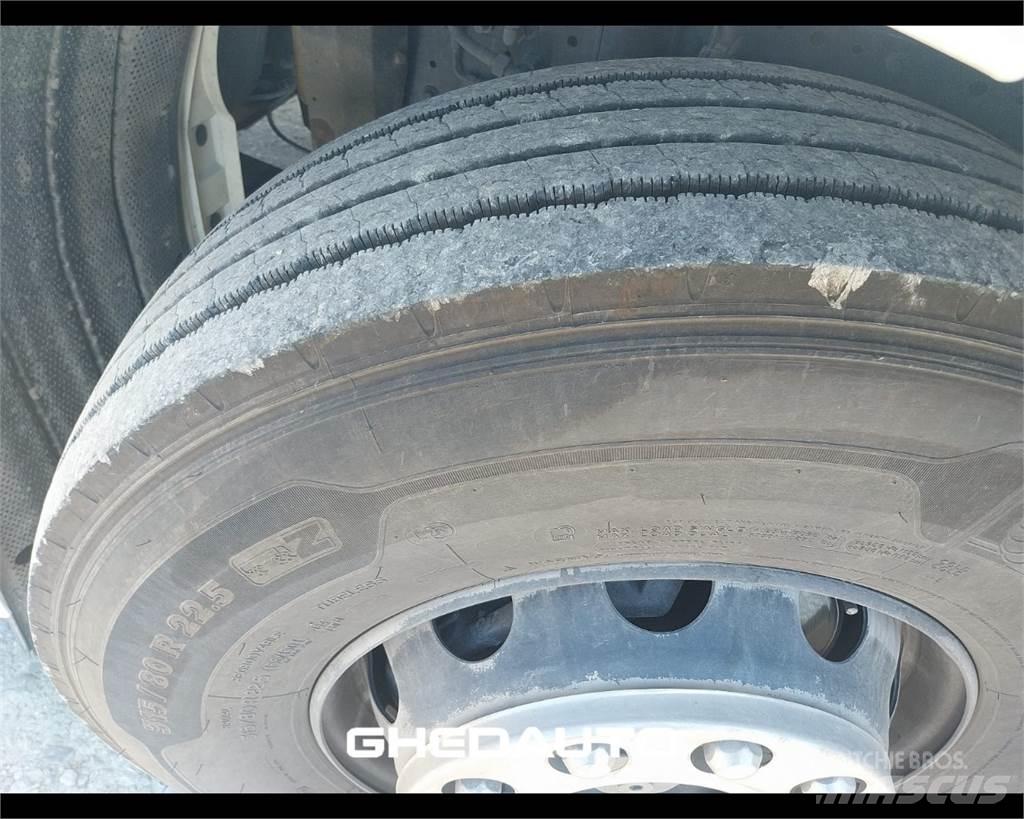 Iveco AS440ST/P Camiones caja cerrada