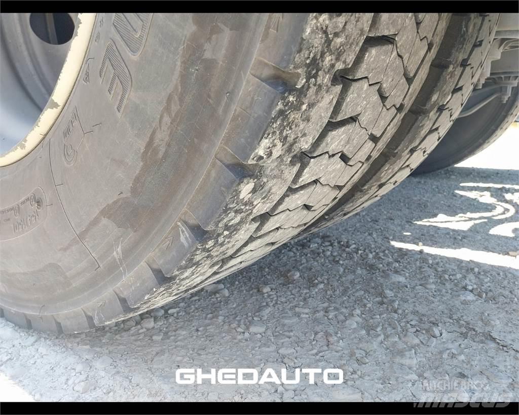 Iveco AS440ST/P Camiones caja cerrada