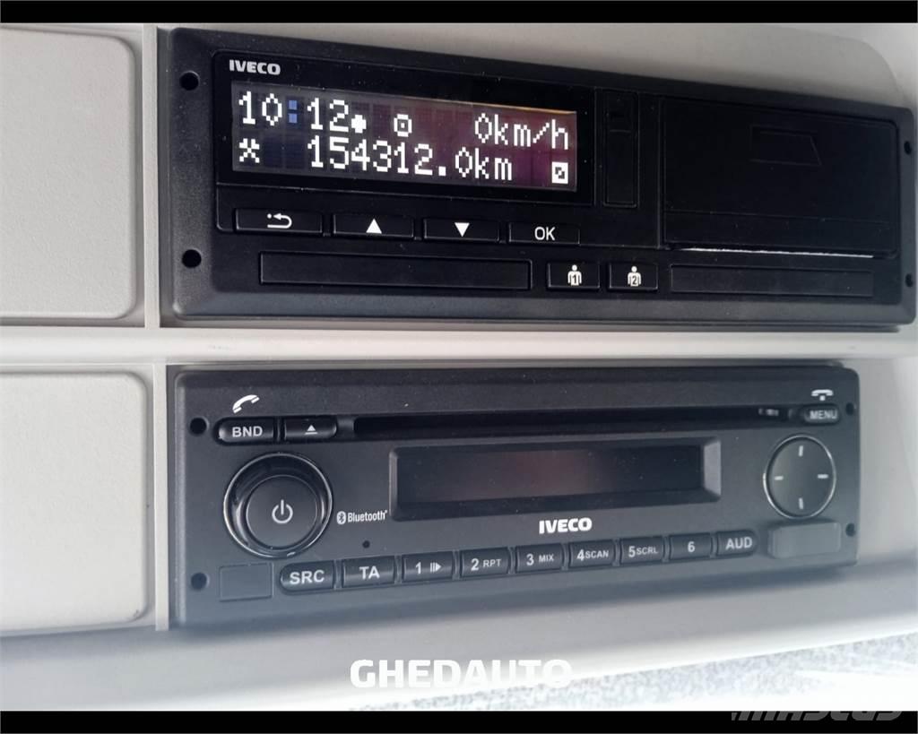 Iveco AT260S40Y/PS Camiones caja cerrada