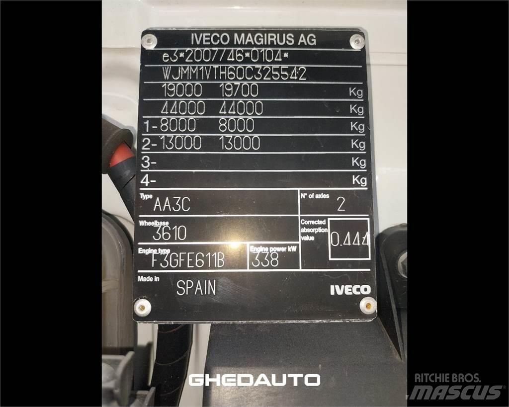 Iveco AT260S40Y/PS Camiones caja cerrada