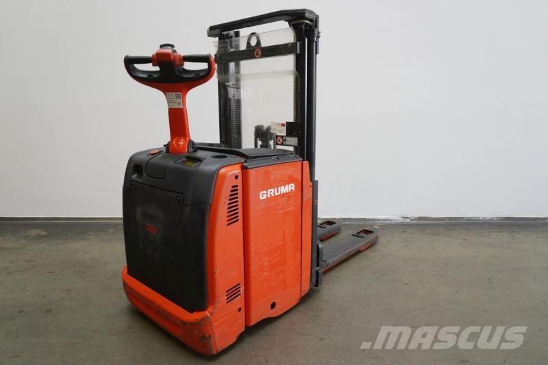 Linde D 12 133 Apiladores eléctricos autopropulsados