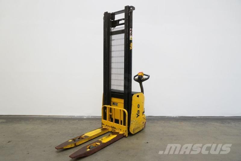 Yale MS12AC Apiladores eléctricos autopropulsados